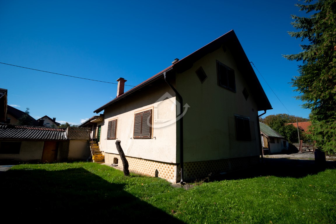 Hiša v (Spodnjih) Hočah z 947 m2 zemljišča